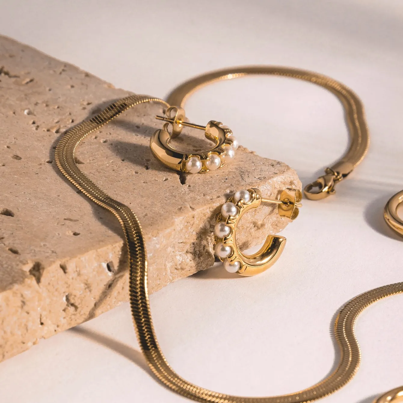 Atolea Jewelry Earrings|Pearls<Mini Pearl Huggies Earrings