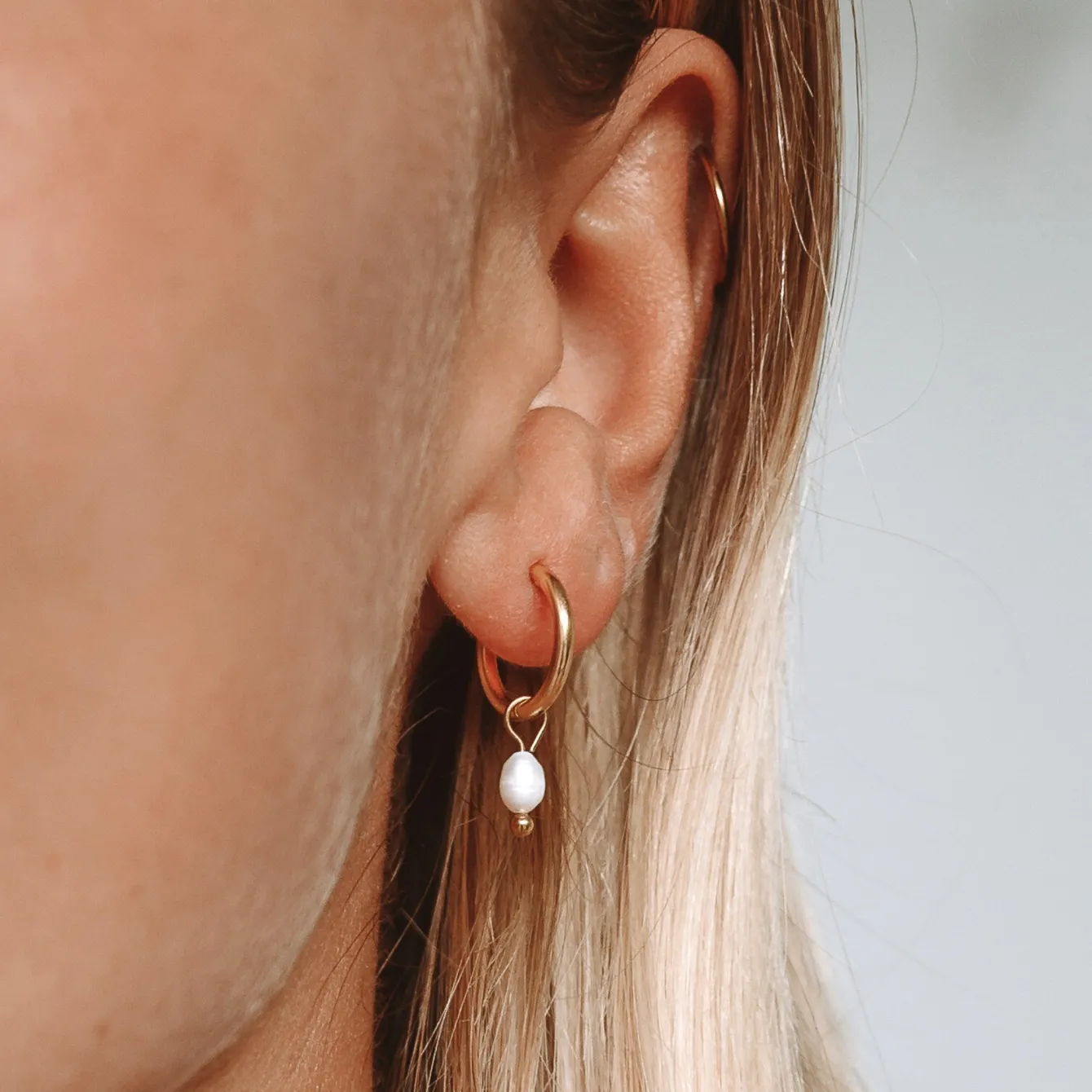 Atolea Jewelry Earrings|Pearls<Pearl Huggie Hoops
