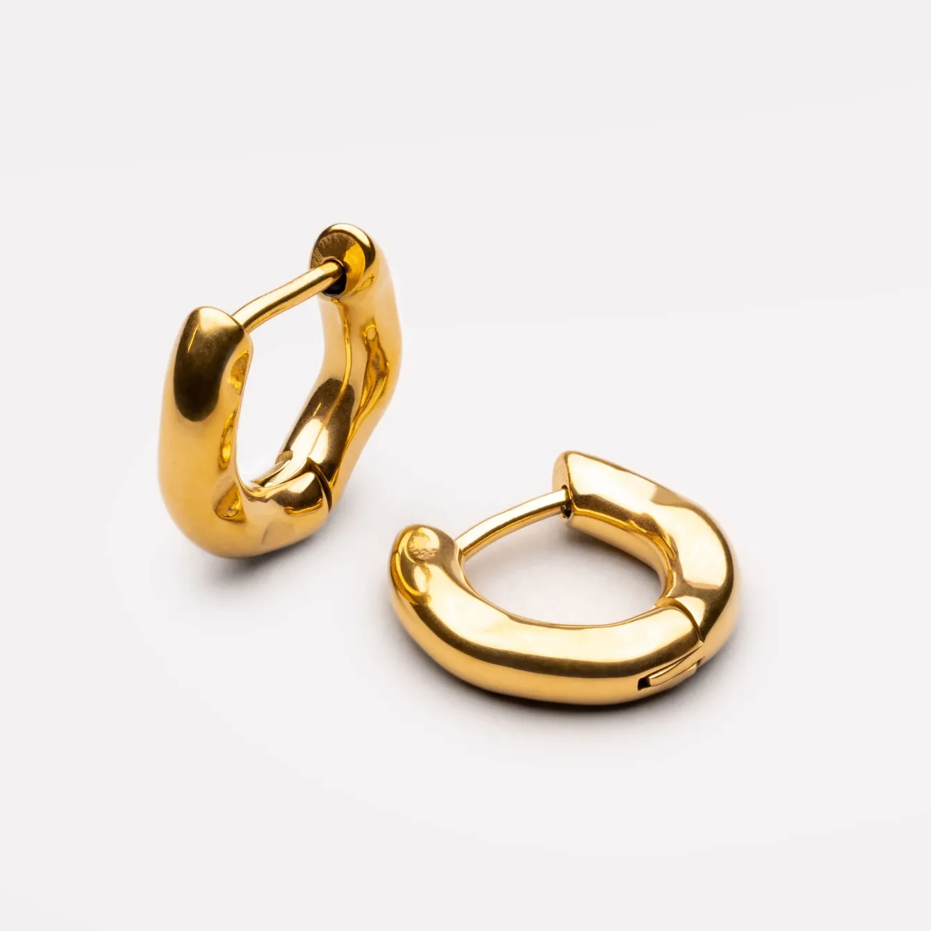 Atolea Jewelry Earrings<Wavy Hoops